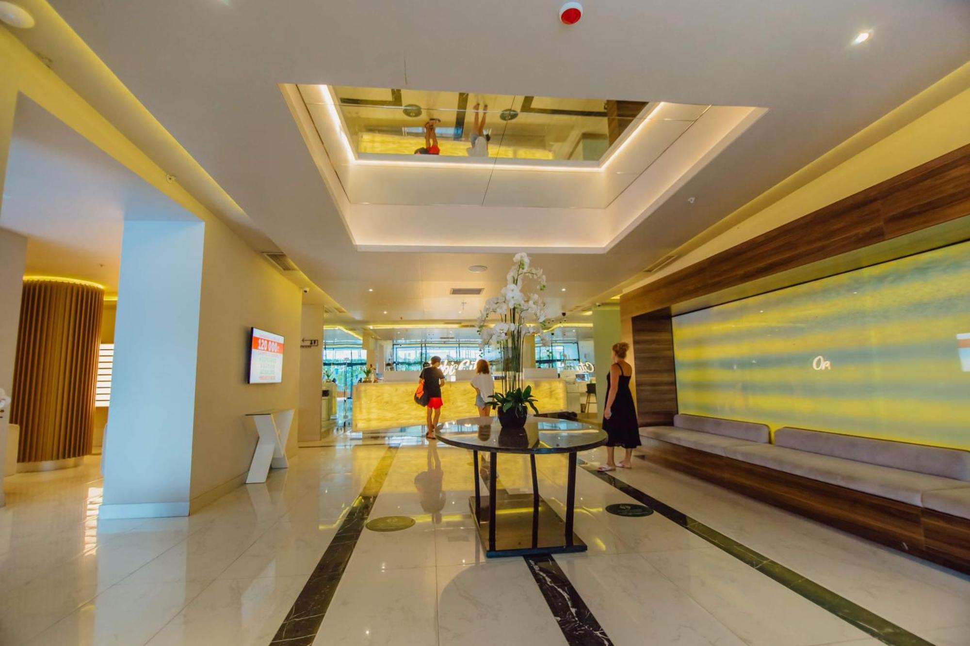 바투미 Orbi City Center Sea View 아파트 호텔 외부 사진