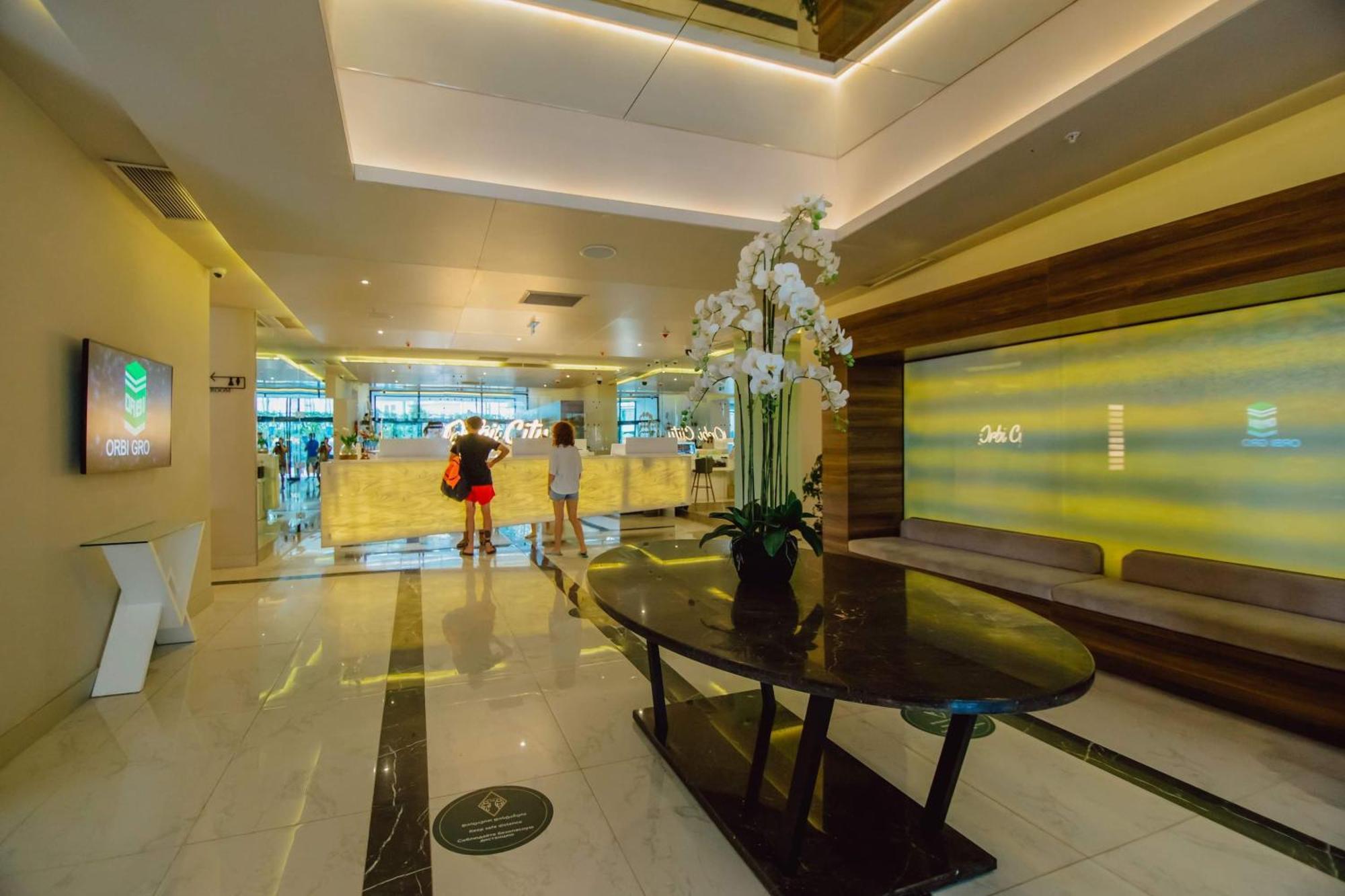 바투미 Orbi City Center Sea View 아파트 호텔 외부 사진